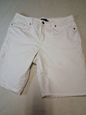 Suko Jeans Women's White Bermuda Shorts - Casual Mid-Rise
